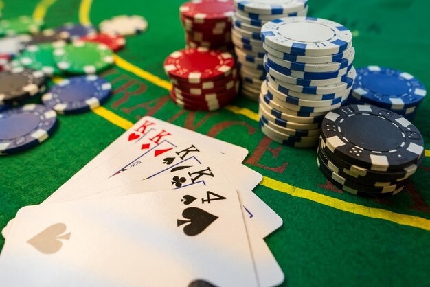BandarQ card table with player seats and banker position